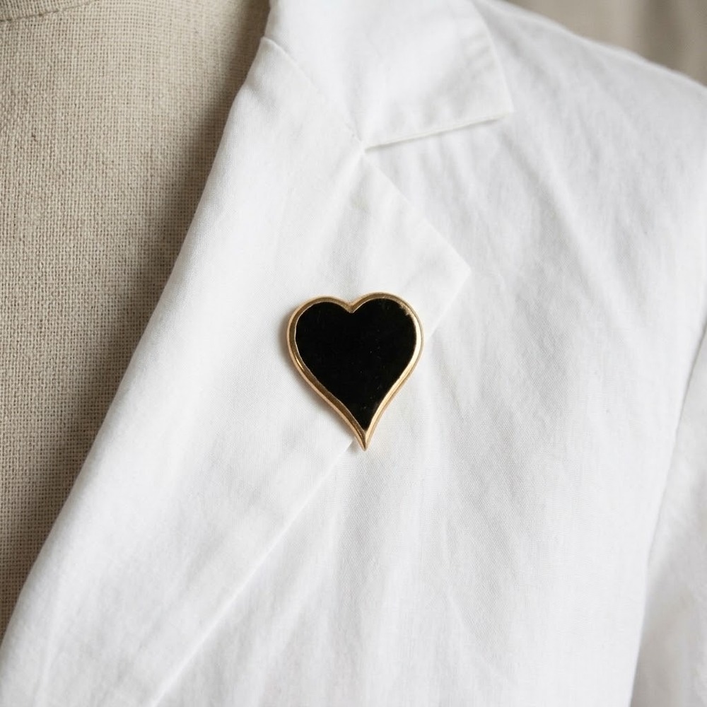 Sarah Coventry Vintage Black Enamel Heart Brooch Gold Tone Pin Hallmark Jewelry